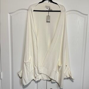 ⭐️Barefoot Dreams Cream Women's Blanket Wrap